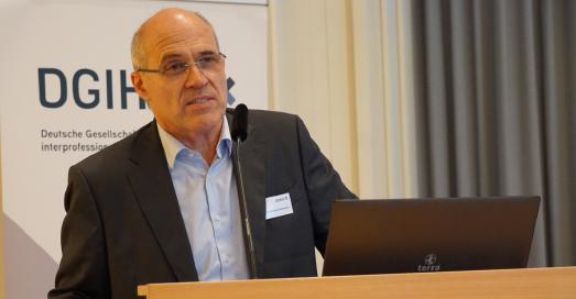 Der DGIHV-Vorstandsvorsitzende Prof. Dr. med. Wolfram Mittelmeier stellte die Pläne für ein digitales Nachschlagewerk der Hilfsmittelbranche vor.