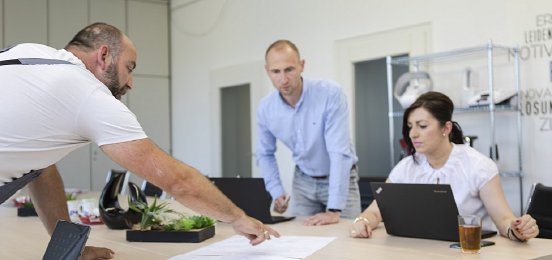 Mitarbeiter (mwd) Verwaltung & Sekretariat.jpg