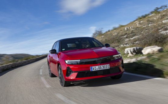 OpelAstraSportsTourerElectric (7).jpg