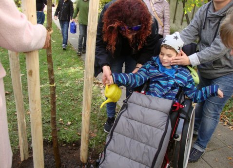 Apfelbaumspende_Landenberger-Schule_Foto-Monika Richter (2)_komprimiert.jpg