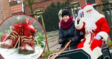 Der Nikolaus auf einer Kutsche in der Otterndorfer Innenstadt