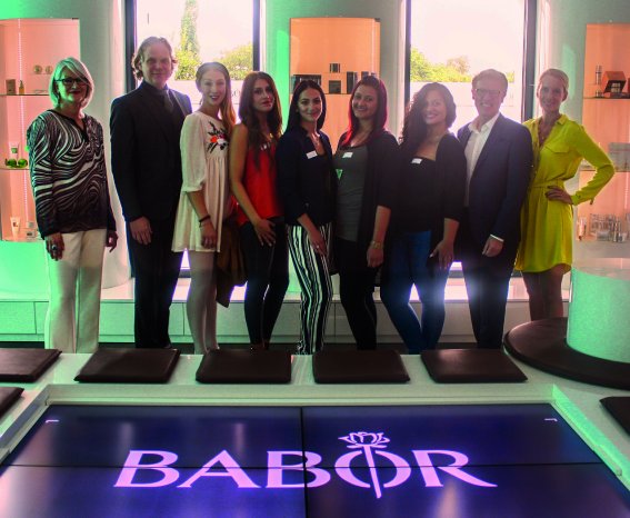 BABOR_Finale Stipendium Kosmetikschule Schäfer_Gruppe.jpg