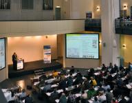 Die Schimmelpilzkonferenz mit begleitender Fachschau liefert einen umfassenden Überblick über aktuell relevante Aspekte der Diagnose, Sanierung und Vermeidung von Schimmelpilzbelastungen in Gebäuden