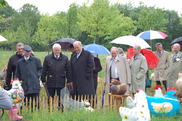 LGS_PM_20110517_Kabinettsbesuch_LandfrauenHühner_klein.JPG