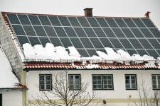Guter Vorsatz: Dem nächsten Winter mit Energieeinsparungen durch die Nutzung der Sonnenkraft trotzen