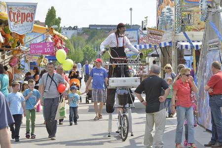 Spaß für die ganze Familie garantiert: Das Familien-Volksfest im Rahmen der „ökovita®plus“ beginnt in diesem Jahr bereits am 11. April mit dem Fassanstich. Foto: Fotowerbung Bernhard