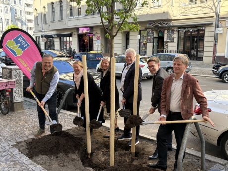 Pressefoto_Baumpflanzung_Berlin.jpeg