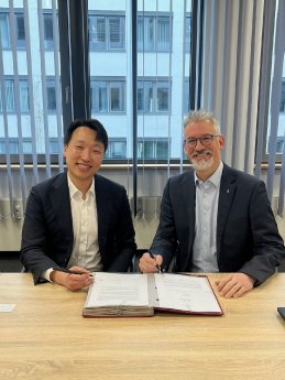 Christian Frey, CCO Creditplus Bank AG, Hoijong Ha, Geschaeftsfuehrer KGM Europe GmbH. Bild.jpg