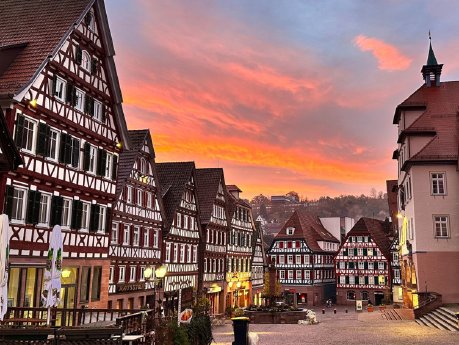 web Calw_Fachwerkhäuser_Himmelsstimmung © Stadt Calw-1873x1406-752x565.jpg