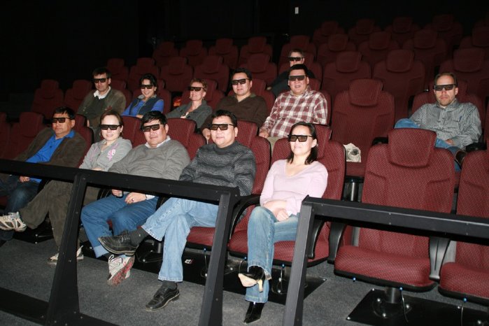 Mongolische Delegation im 4-D-Sinne Kino im NLPZ.jpg