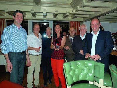 Stellten Südtirols ersten Bio-Sekt im MONDI-HOLIDAY HOTEL Tirolensis vor: Winzer Franz Pfeifhofer, Künstler Roland Moroder, Walter Mahlknecht, ehem. Braumeister der Brauerei Forst Meran, Irmgard Windegger, Vorsitzende des Vereins für Kultur und Heimatpflege in Tisens, Gastwirt Peter Morandell, der erfolgreiche Südtiroler Rutengeher Richard Hörwarter sowie MONDI-HOLIDAY- Hoteldirektor Manfred Oberrauch (von links)