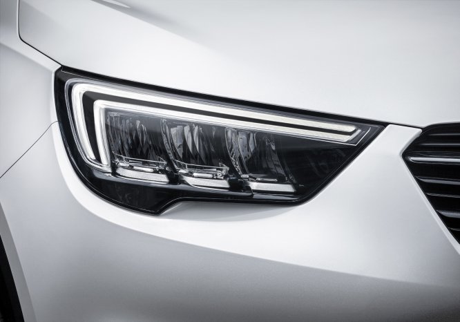 Opel-Crossland-X-Full-LED-Headlamps-305113.jpg