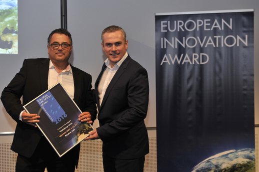 European InnovationAward 2016_Markus Pangerl Produktmanager Bürstner, Martin Vogt Chefredak.jpg
