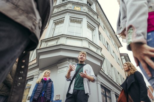 Konstanz-Altstadt-Stadtfuehrung-Gruppe-01_Copyright_MTK-Leo-Leister.jpg