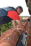 Zu den Obliegenheitspflichten von Hausbesitzern und Hausverwaltungen gegenüber der Gebäudeversicherung gehört die regelmäßige Dachprüfung.