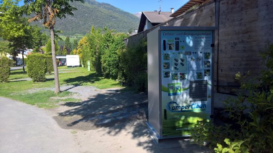 CC-Station nur bildlich im Schatten_generell ansonsten im gleißenden Licht des Caravaning_Intere.jpg