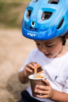 met-hooray-kids-helmet-3.jpg