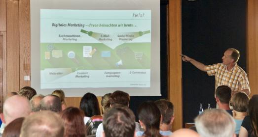 Referent Uli Korn gab einen Überblick, worauf es beim digitalen Marketing ankommt (Foto: Handwerkskammer Reutlingen)