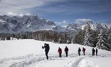 Auf Schneeschuhen unterwegs in den Alpen