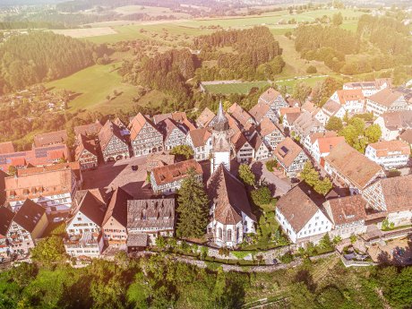 Dornstetten_Drohnenansicht_Deutsche Fachwerkstraße in BaWü © Wurster Medien_Stadt Dornstett.jpg