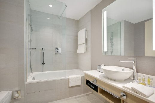 HGI Budapest City Centre_Bathroom_Credits - Hilton Garden Inn.jpg