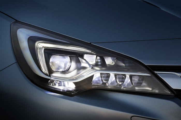 Opel-Astra-IntelliLux-LED-matrix-light-298640 (1).jpg