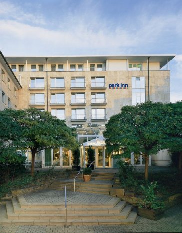 101 Aussenansicht Park Inn Dortmund.jpg