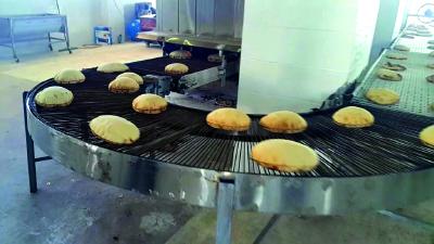 Rund 20.000 Brote am Tag erzeugt die AVC-Großbäckerei in Kobane.