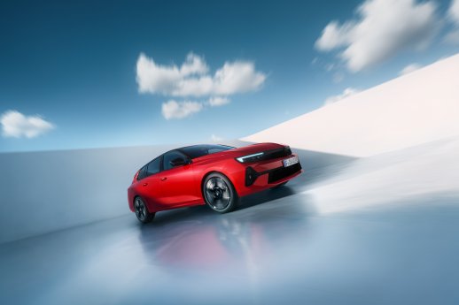 OpelAstraSportsTourerElectric (1).jpg