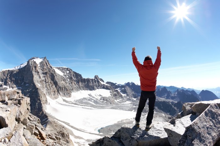 Fotolia_8956142_L_Bergsteiger-Schnee-Erfolg.jpg