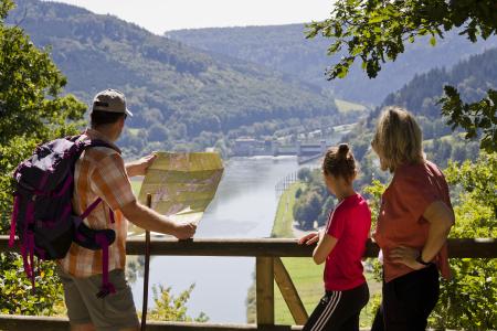 Blick von der Teufelskanzel bei Eberbach ins Neckartal