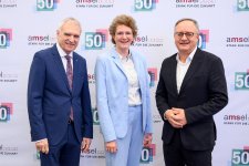 Adam Michel, Dr. Daniela Späth-Zöllner und Andreas Stoch (v.l.) eröffnen das Jubiläumsjahr der AMSEL