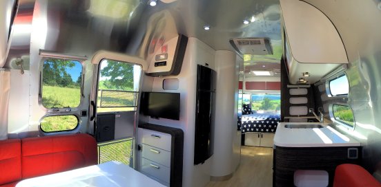 2016-07-Airstream-Sondermodell-blick-nach-hinten-panorama.jpg