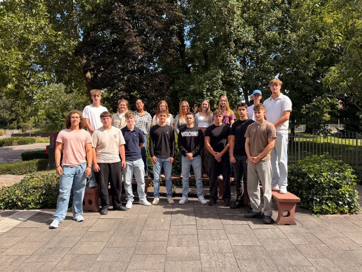 23 Nachwuchskräfte starten bei WeberHaus ins Berufsleben