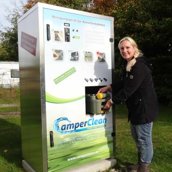 CamperClean, die vollautomatische Entleerungs- und Reinigungsstation für Toilettenkassetten_Foto.jpg