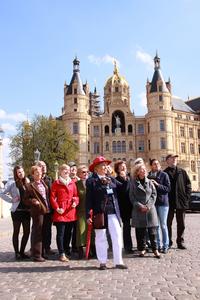 Gruppenführungen vor dem Schloss