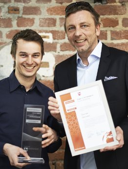 Dirk und Dirk mit dem Innovationspreis 2013.jpg
