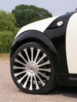 Mini Clubman mit Smoor Cosmic 7,5x17 144.jpg