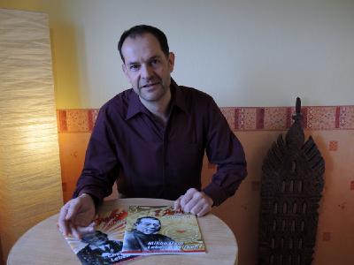 Reiki Lehrer Oliver Drewes stellt sich den "11 Fragen" des Reiki-Magazins.