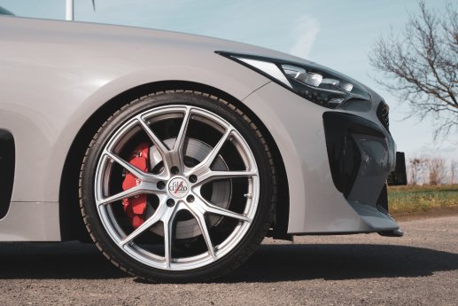 Kia Stinger Barracuda Inferno Silber 16.jpg