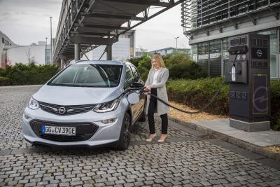 Opel: Rüsselsheimer Entwicklungszentrum bekommt mehr als 160 Ladepunkte für Elektroautos und erforscht Ladeinfrastruktur der Zukunft