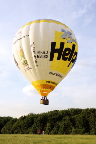 Skihalle_Neuss_HELP-Ballon2.JPG
