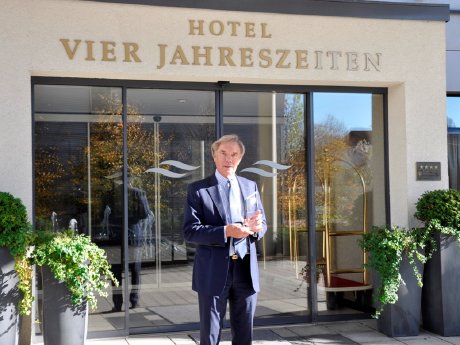 Dr_Detlef_Graessner_Hotel_Vier_Jahreszeiten_Starnberg.jpg