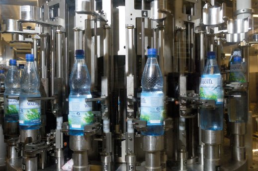TWQ Mineralwasserflaschen-Etikettierung.jpg