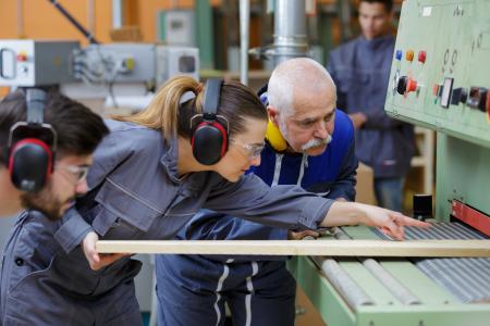 Über 1.600 freie Lehrstellen sind aktuell in der Online-Börse der Kammer gelistet. Bild: ausbildung-im-handwerk.jpg / auremar / Adobe Stock