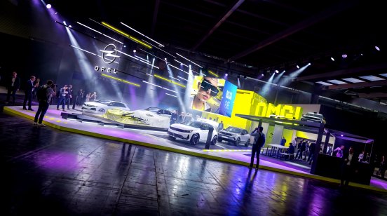 opel-stx-concept-und-omg-gse-opel-macht-auf-dem-pariser-autosalon-die-deutsche-autobahn-zur.jpg