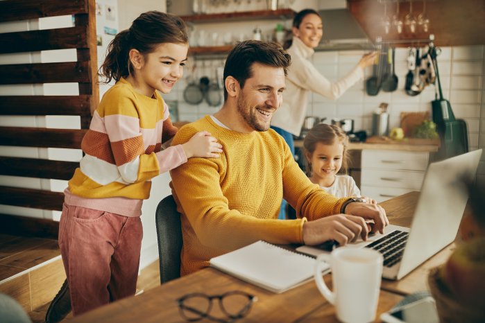 Bien-Zenker-digitaleBegleitung-klein-istocknachweis-Drazen-Zigic.jpg