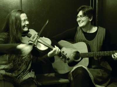 Gouelan spielt im Christophsbad zum Tanz auf