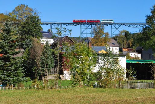 Erzgebirgische Aussichstbahn_auf_dem_Markersbacher viadukt_Foto_Rolf_Daunderer.jpg