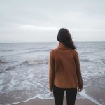 Die Insel Juist bietet die perfekte Kulisse, um mit geführten Meditationsnageboten den Weg zurück zur eigenen Mitte zu finden – Insbesondere Großstädter schätzen die Ruhe und Langsamkeit der Insel, um zu detoxen (Foto: Cosiela Borta via Unsplash)